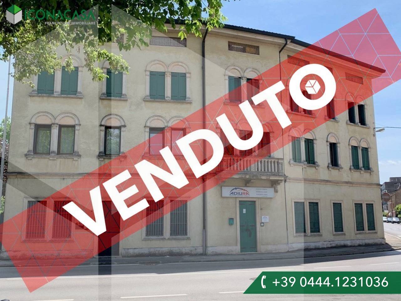 6 rooms Apartment in Vicenza, Italy No. 19216