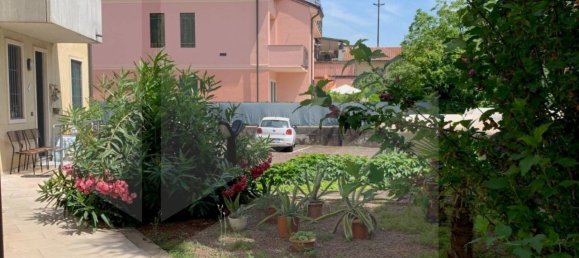 6 rooms Apartment in Vicenza, Italy No. 19216 3