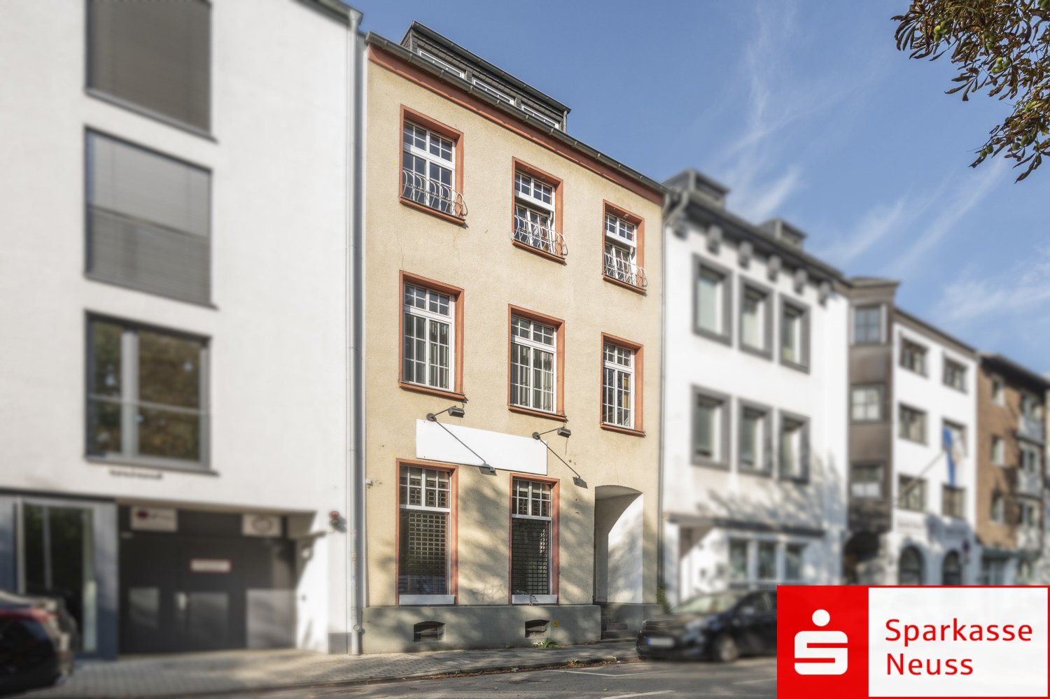 Здание с 5 спальнями в Нойс, Германия № 359805