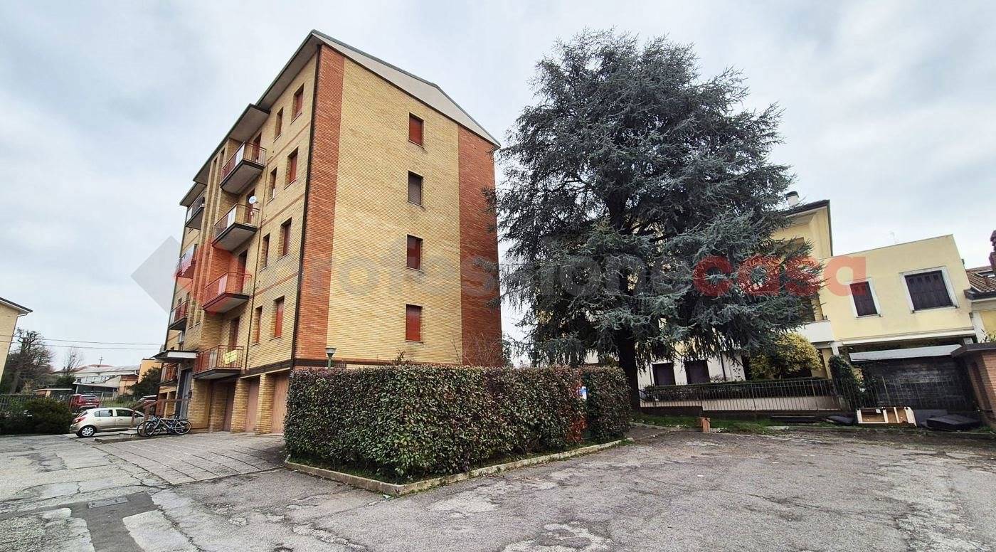 3 rooms Apartment in Giussano, Italy No. 80703