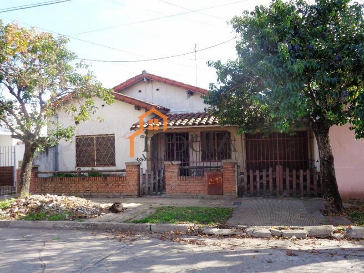 Дом с 2 спальнями в Морон, Аргентина № 64258