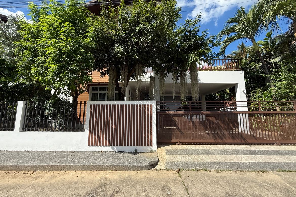 4 bedrooms House in Chiang Mai, Thailand No. 68555