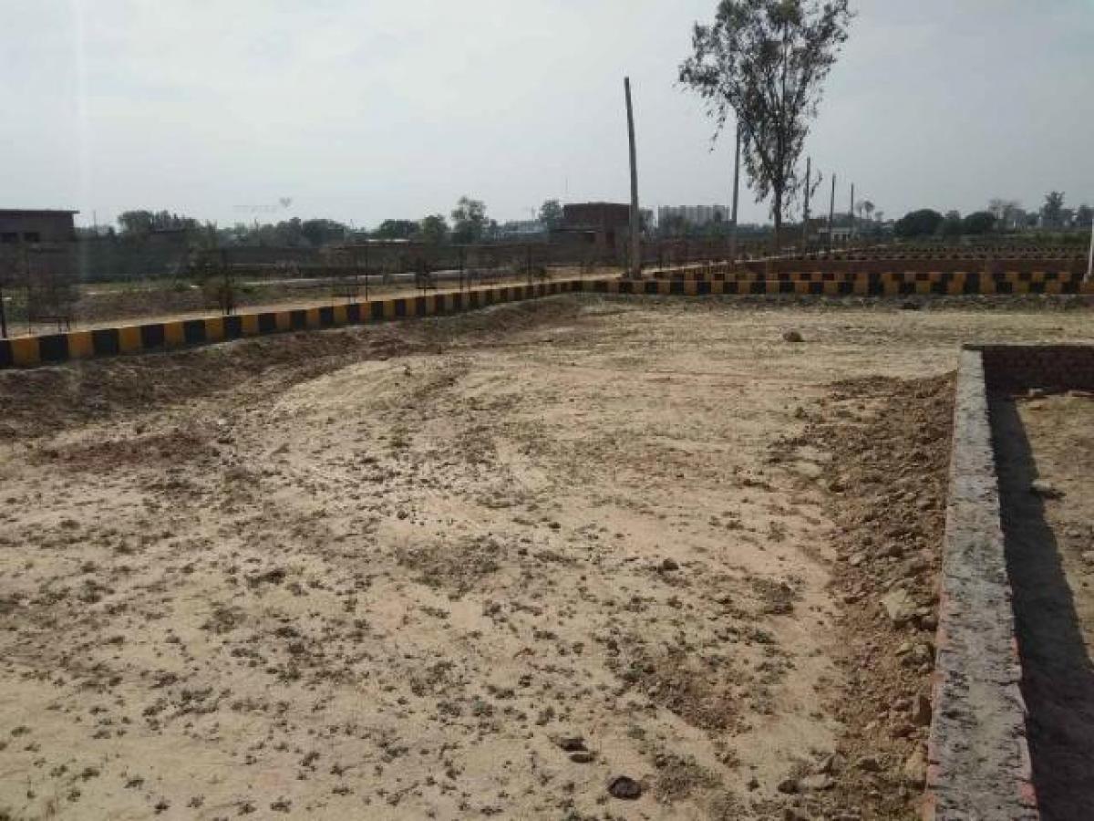  Land in Lucknow, India No. 33501