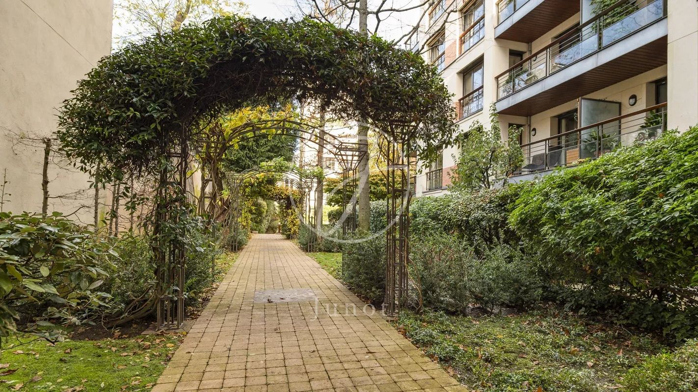 2 Schlafzimmer Doppelhaus in Paris, France, Nr. 138880