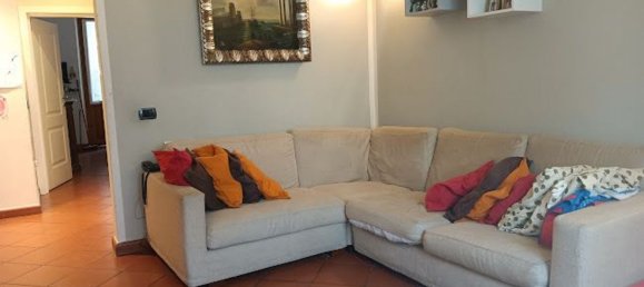 4 bedrooms Apartment in Prato, Italy No. 328862 3