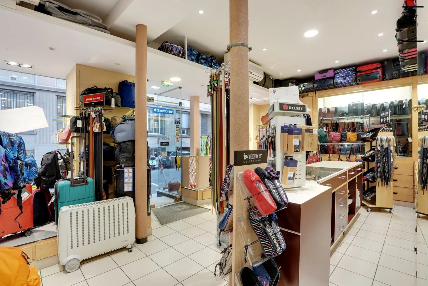 Propiedad comercial en Paris, France No. 145209