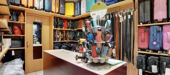 Propiedad comercial en Paris, France No. 145209 3