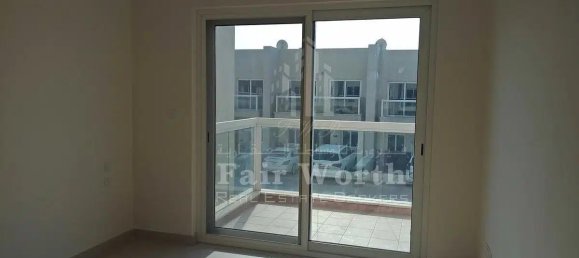 Вилла с 3 спальнями в International City, ОАЭ № 1004 5