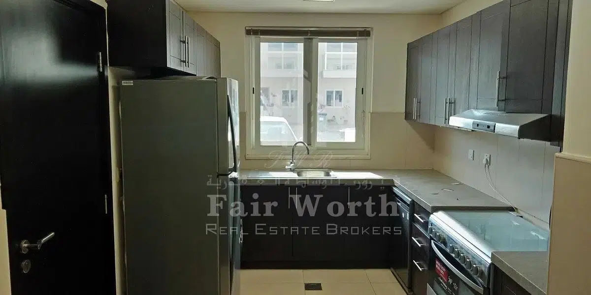 Вилла с 3 спальнями в International City, ОАЭ № 1004