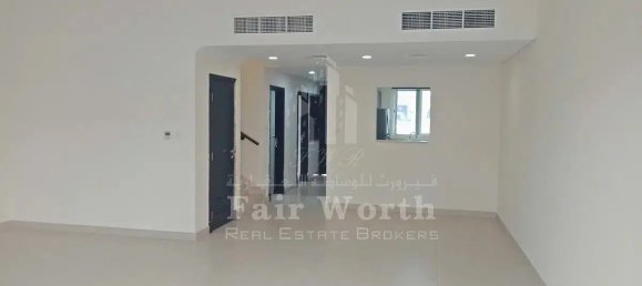 Вилла с 3 спальнями в International City, ОАЭ № 1004 2