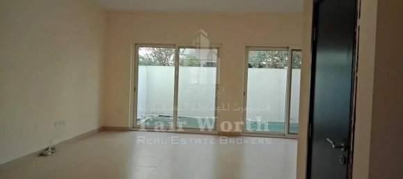 Вилла с 3 спальнями в International City, ОАЭ № 1004 3