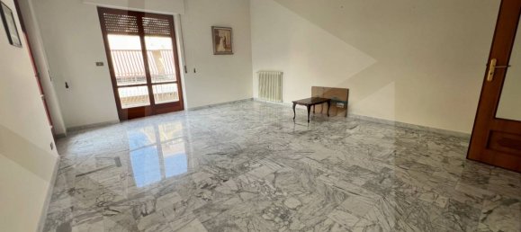 Apartamento de 4 divisões em Cerignola, Italy N.º 34049 32