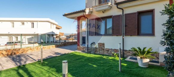 Villa de 4 habitaciónes en Capoterra, Italy No. 28327 3