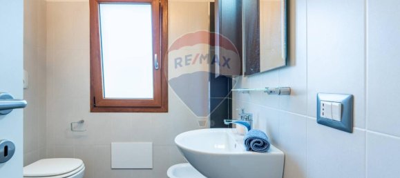 Villa de 4 habitaciónes en Capoterra, Italy No. 28327 27