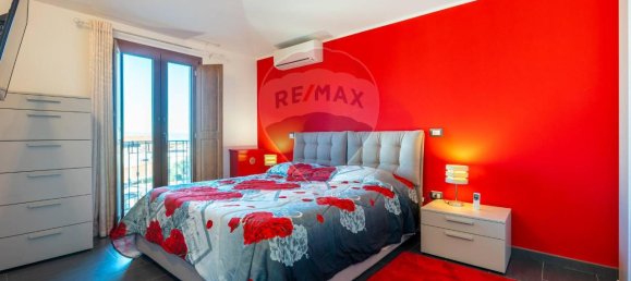 Villa de 4 habitaciónes en Capoterra, Italy No. 28327 29