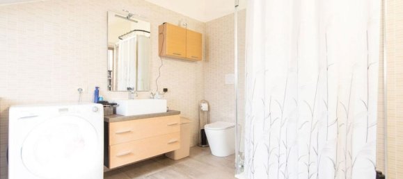 5 bedrooms Apartment in Turin, Italy No. 372021 10