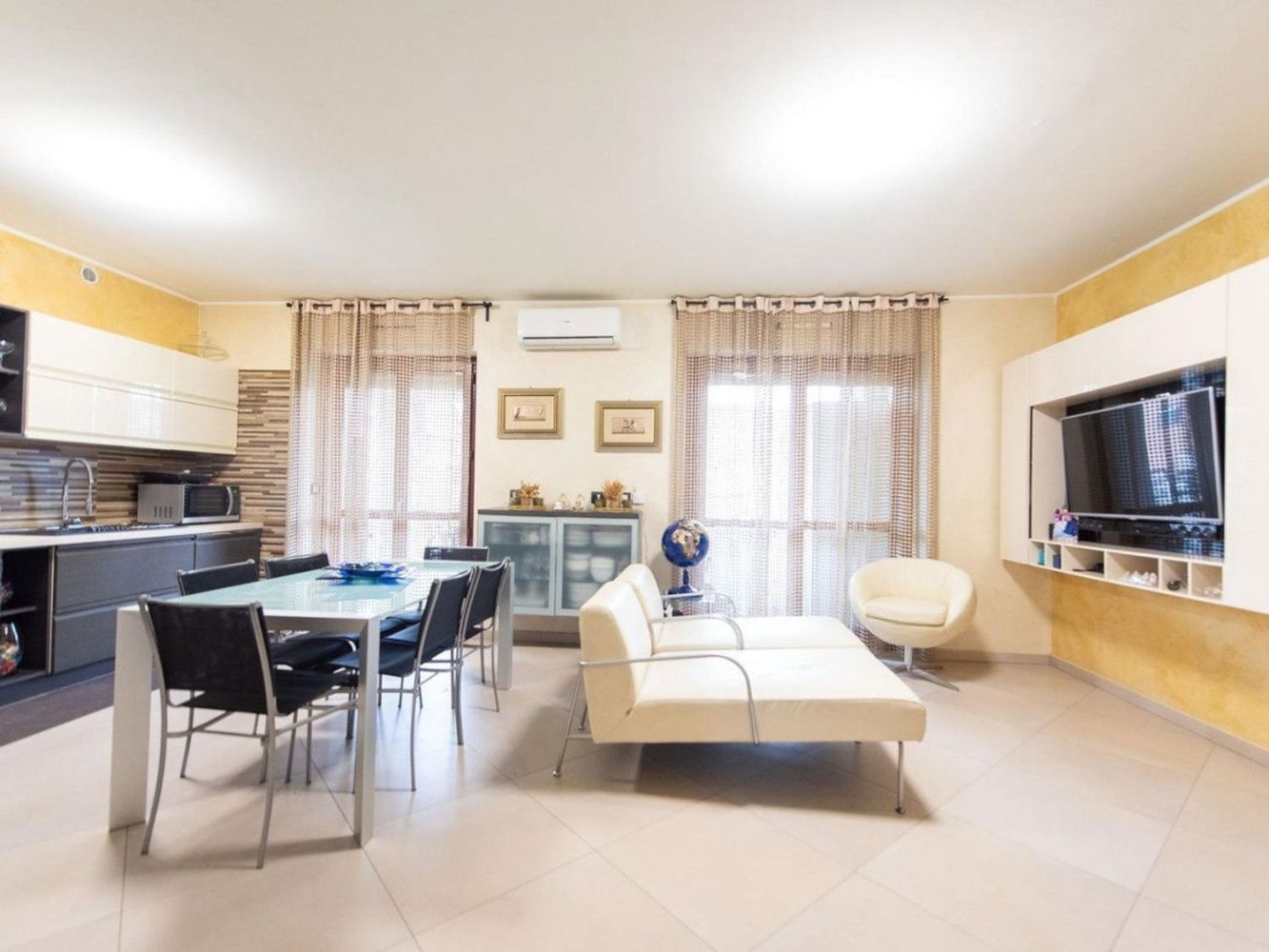 5 bedrooms Apartment in Turin, Italy No. 372021