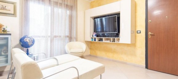 5 bedrooms Apartment in Turin, Italy No. 372021 16