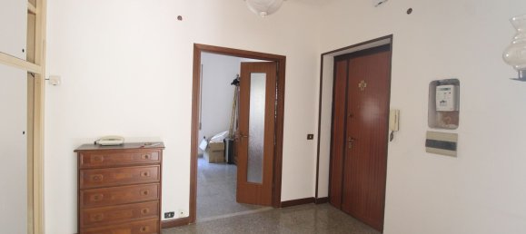 5 bedrooms Apartment in Rome, Italy No. 335186 3