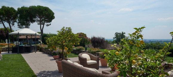 4 bedrooms Villa in Colverde, Italy No. 320762 5