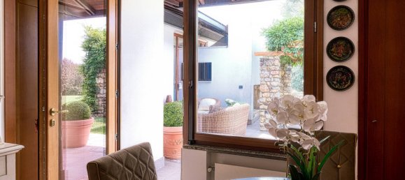 4 bedrooms Villa in Colverde, Italy No. 320762 2