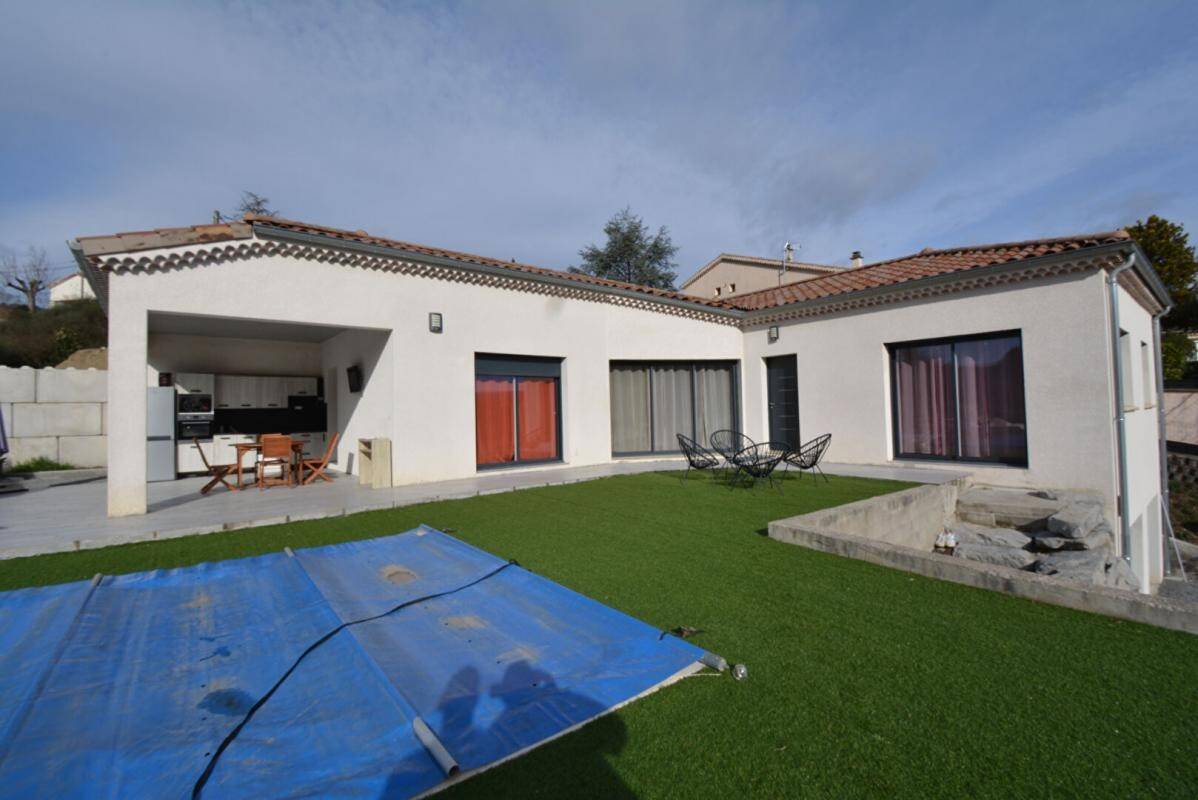 3 bedrooms Villa in Aubenas, France No. 206645