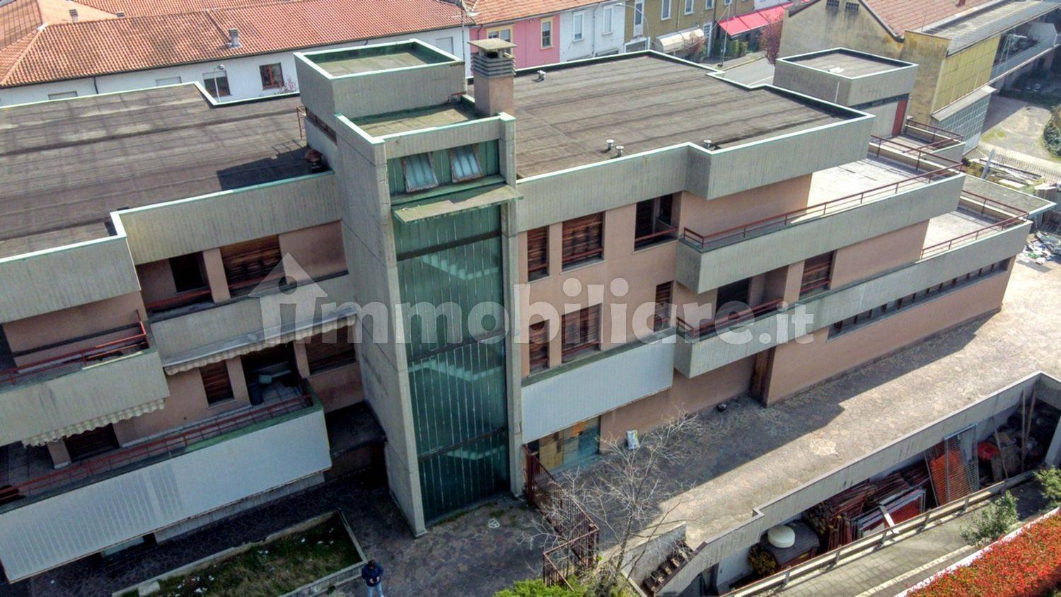 5-salle Bâtiment à Cesano Maderno, Italy No. 49193