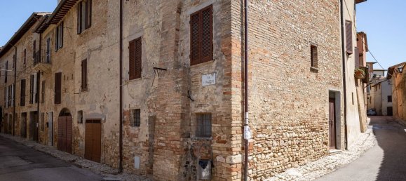 Casa de 6 habitaciónes en Montefalco, Italy No. 131268 10