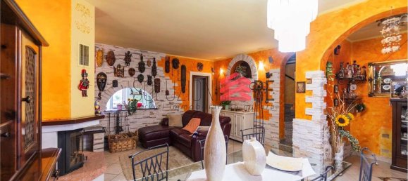 4 rooms House in Trecate, Italy No. 307114 9