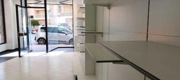 Gewerbliche Immobilie in Taggia, Italy 43m², Nr. 138250 2
