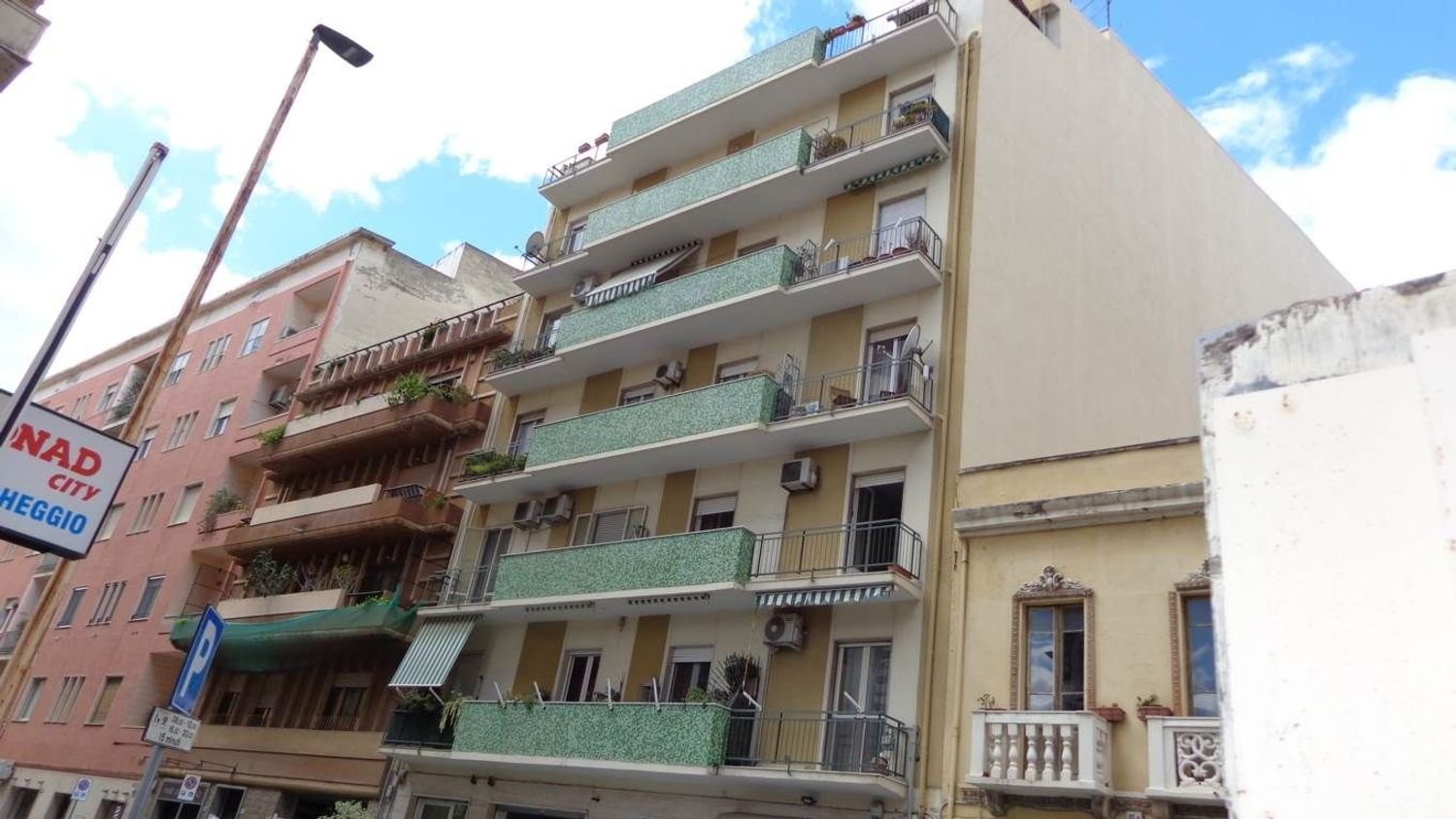 6 rooms Apartment in Cagliari, Italy No. 16083