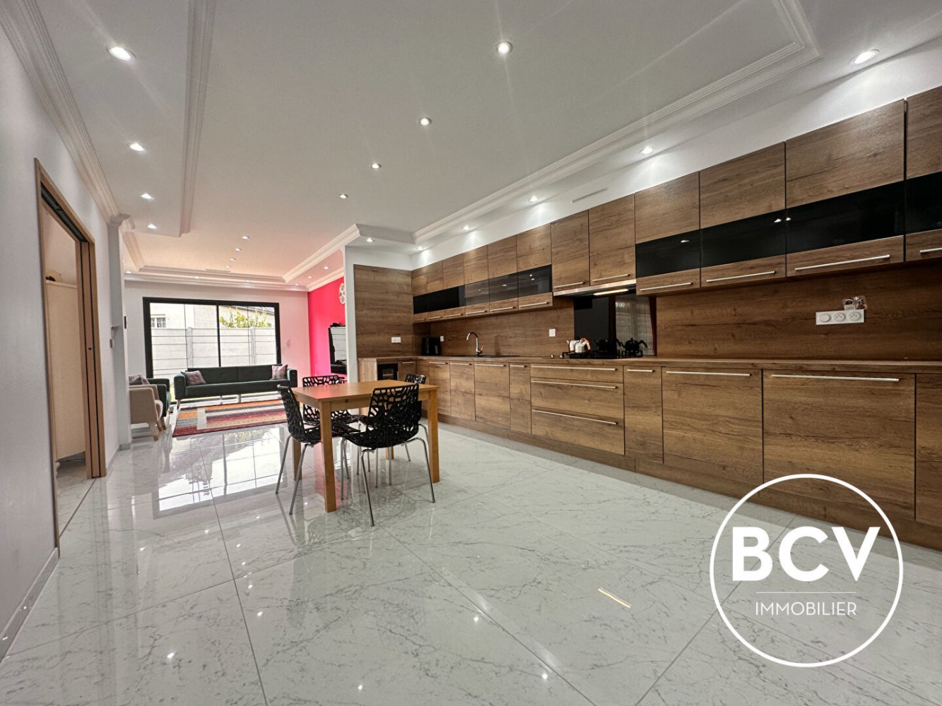 5 bedrooms House in Luisant, France No. 159673