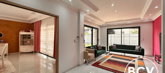 5 bedrooms House in Luisant, France No. 159673 8