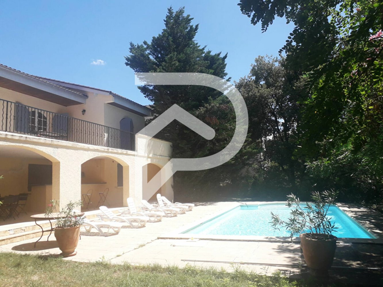 Casa de 5 dormitorios en Montelimar, France No. 199676