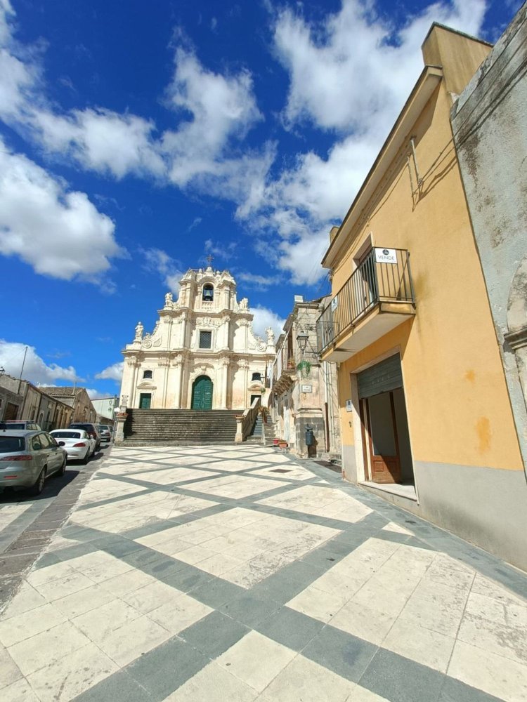 Casa de 4 habitaciónes en Buscemi, Italy No. 258015