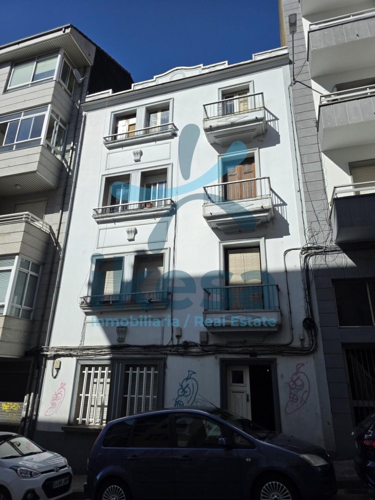 Edificio en Orense, Spain 383 m² No. 216568