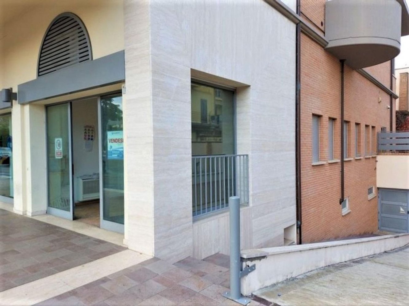 Propiedad comercial en Forlì, Italy 60 m² No. 376305