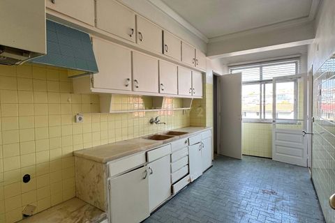 4 bedrooms Apartment in Almada, Portugal No. 274323