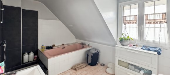 4 bedrooms House in Dammarie-les-Lys, France No. 348076 7