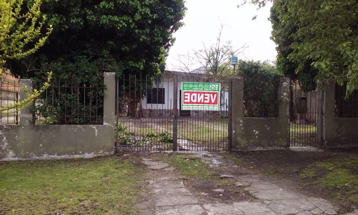 Casa de 4 dormitorios en Mar del Plata, Argentina No. 79985