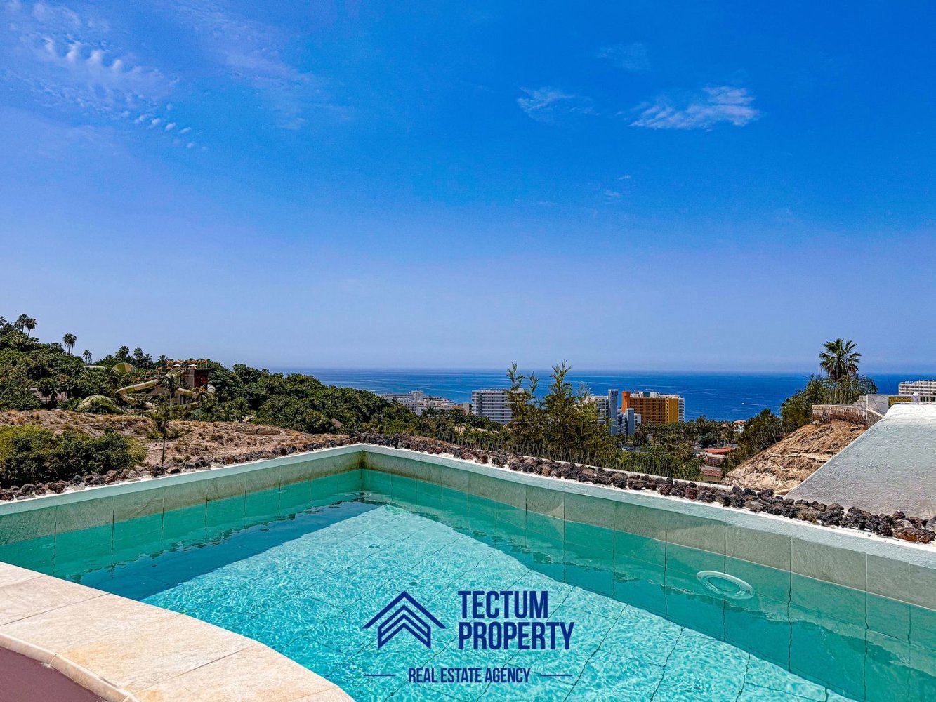 3 bedrooms House in Adeje, Spain No. 21213