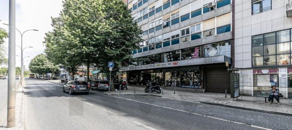 1550m² Commercial property in Lisbon, Portugal No. 111154 20