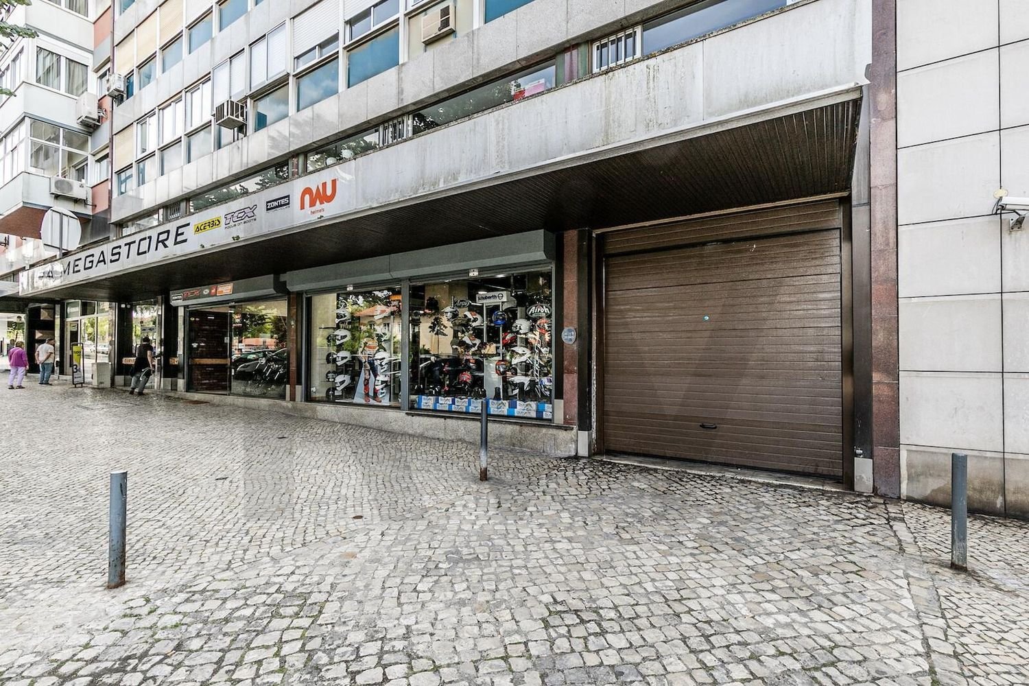 1550m² Commercial property in Lisbon, Portugal No. 111154