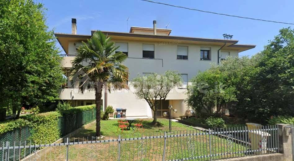3 bedrooms Apartment in Veggiano, Italy No. 270153