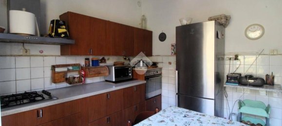 2 bedrooms Apartment in Genoa, Italy No. 106652 2