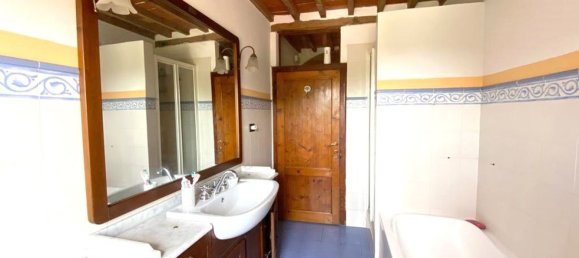4 rooms Apartment in Pistoia, Italy No. 227249 11