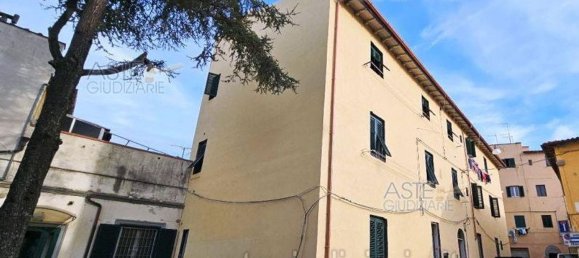 4 rooms Apartment in Livorno, Italy No. 42873 6