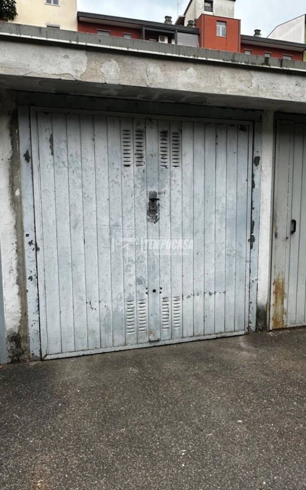 Garage in San Donato Milanese, Italy 12m², Nr. 338977