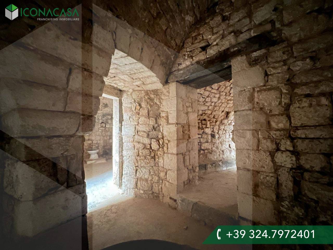 4 rooms Commercial property in Conversano, Italy No. 27276