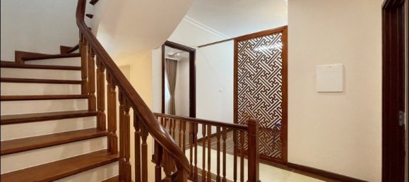 Villa de 4 dormitorios en Long Bien, Vietnam No. 604 9